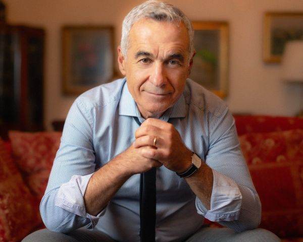 Călin Georgescu îşi cheamă susţinătorii în Piaţa Constituţiei